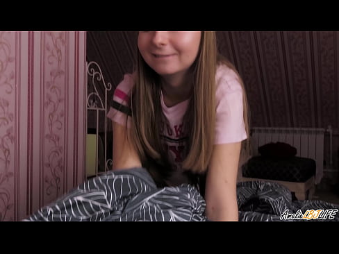 ❤️ Blondie sugit eam BFF est penitus et accipit Cum in ore suo Homemade porn apud nos